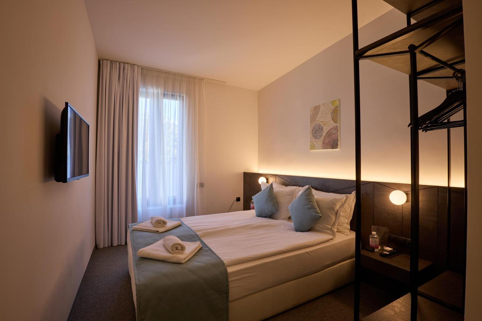 Bizarre Boutique Hotel Varna ภายนอก รูปภาพ